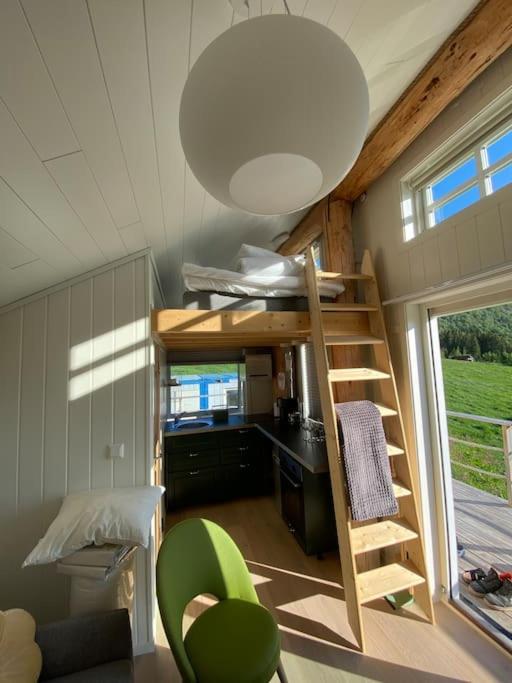 Appartamento Minihus Med Drommeutsikt Til Sunnmorsalpene Aure  Esterno foto