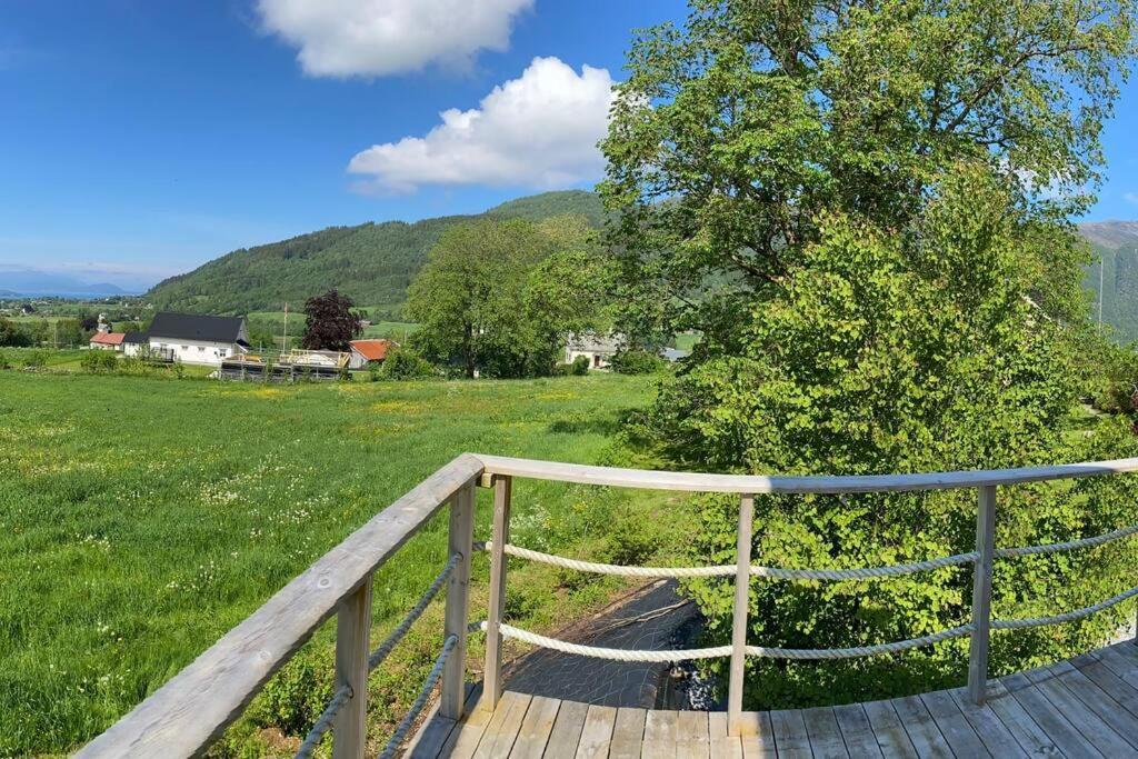 Appartamento Minihus Med Drommeutsikt Til Sunnmorsalpene Aure  Esterno foto